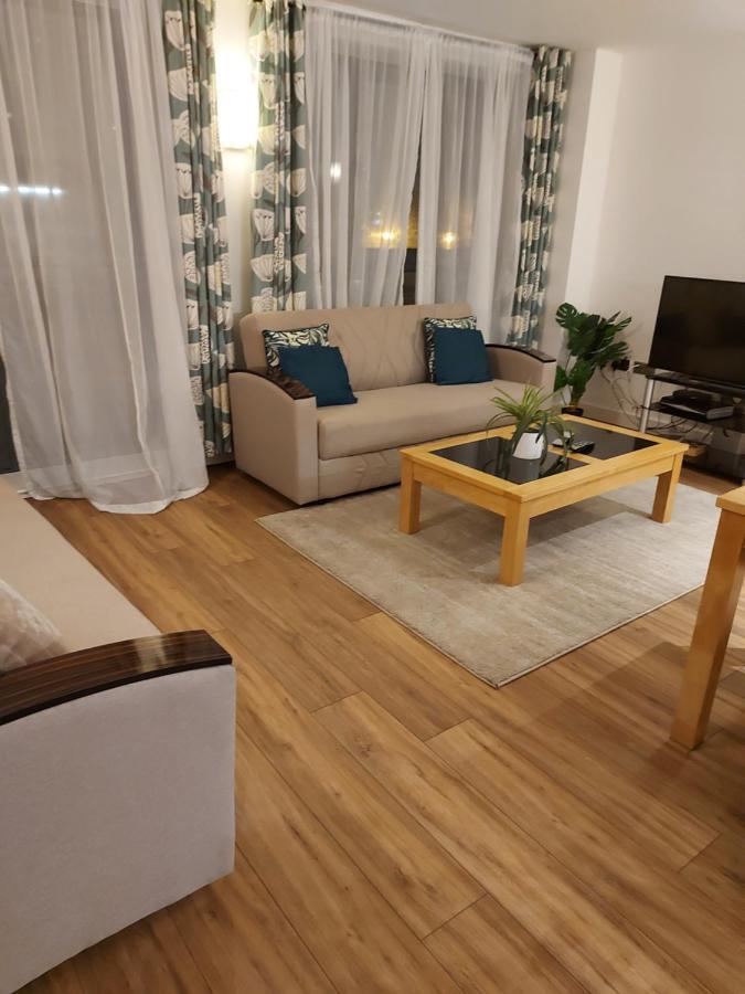 Large 2 Bed, 2 Bath, Free Parking & Wifi * Sheffield
