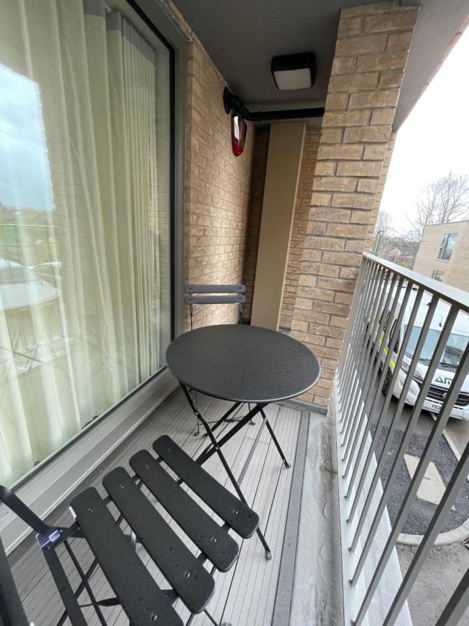 Spectacular 2 Bedroom In Great Location Apartment *