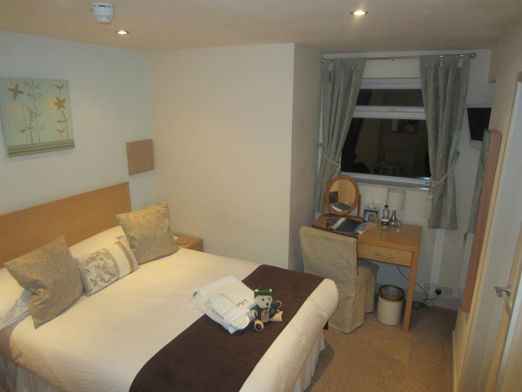 Barnfield House