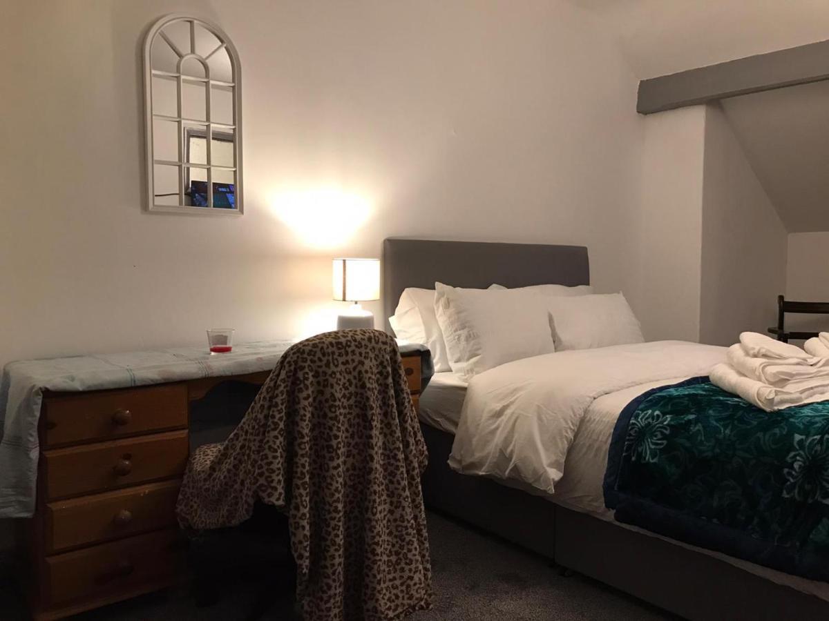 The Skipton - The Hideaway Guest house *