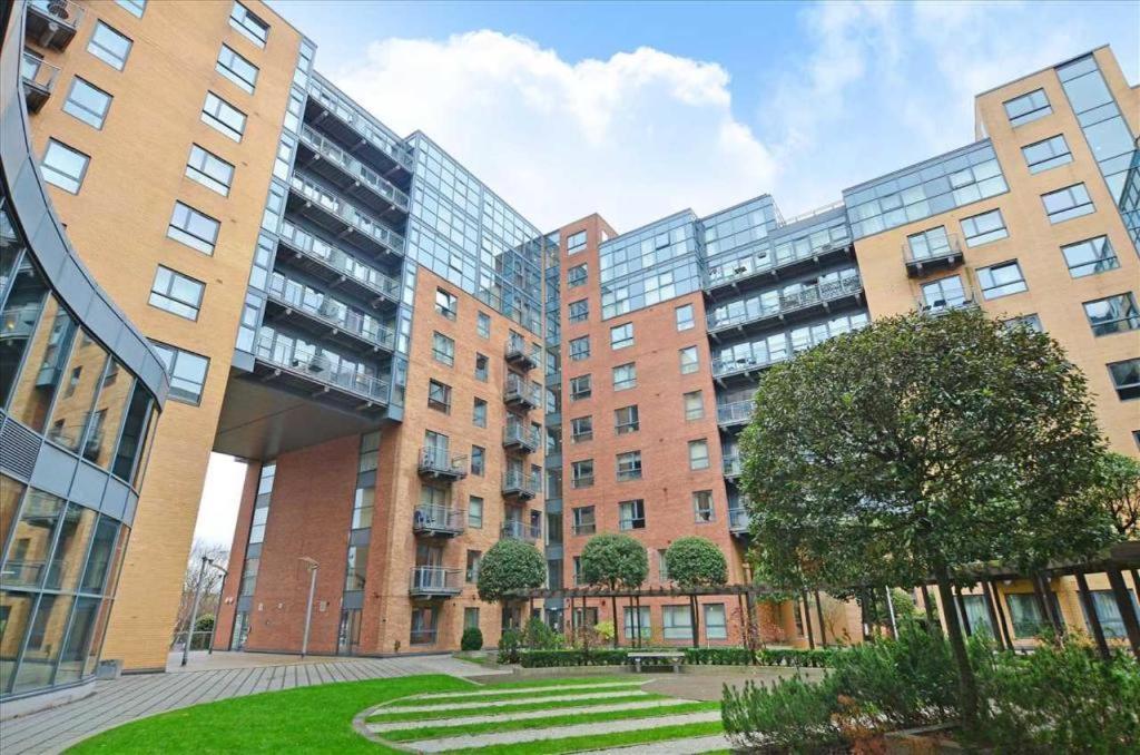 Large 2 Bed, 2 Bath, Free Parking & Wifi Apartment Sheffield