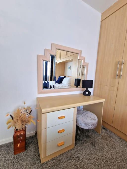 Stunning Gem Detached With Drive Holiday home Sheffield