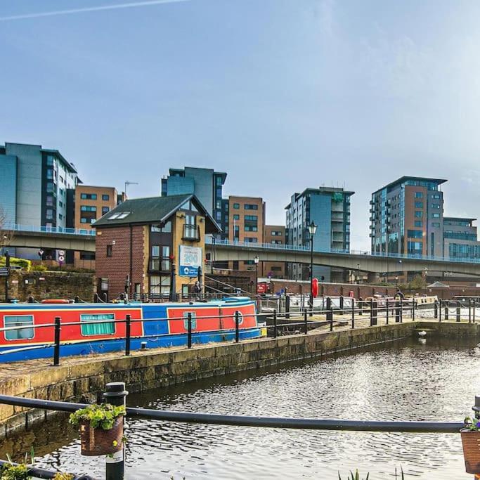 Victoria Quays Warehouse Apartment: Pet-friendly Centre Sheffield