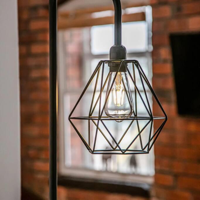 Victoria Quays Warehouse Apartment: Pet-friendly Centre *