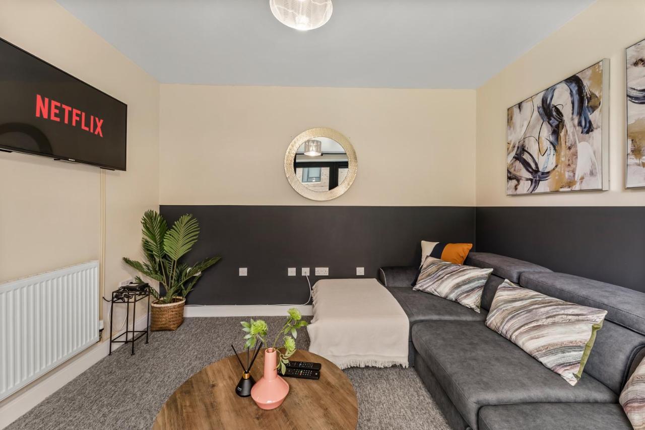 Beautiful 2 Bed In - Parking - Garden Apartment Sheffield