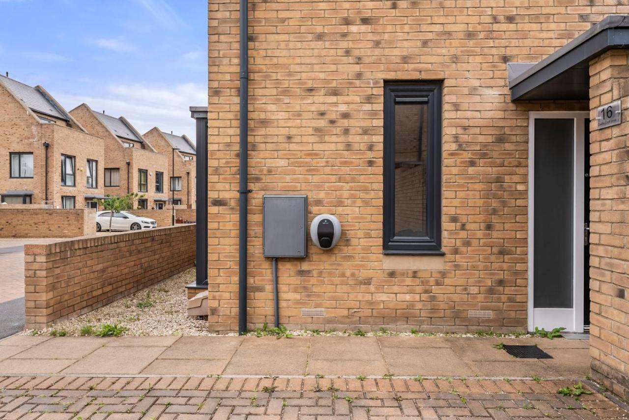 Beautiful 2 Bed In - Parking - Garden * Sheffield