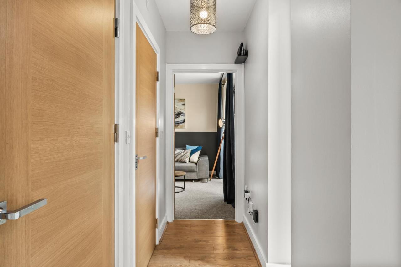 Beautiful 2 Bed In - Parking - Garden
