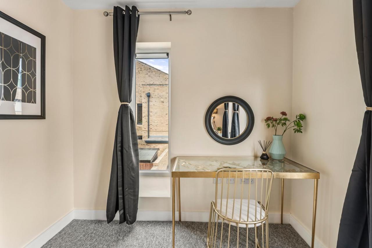 Beautiful 2 Bed In - Parking - Garden
