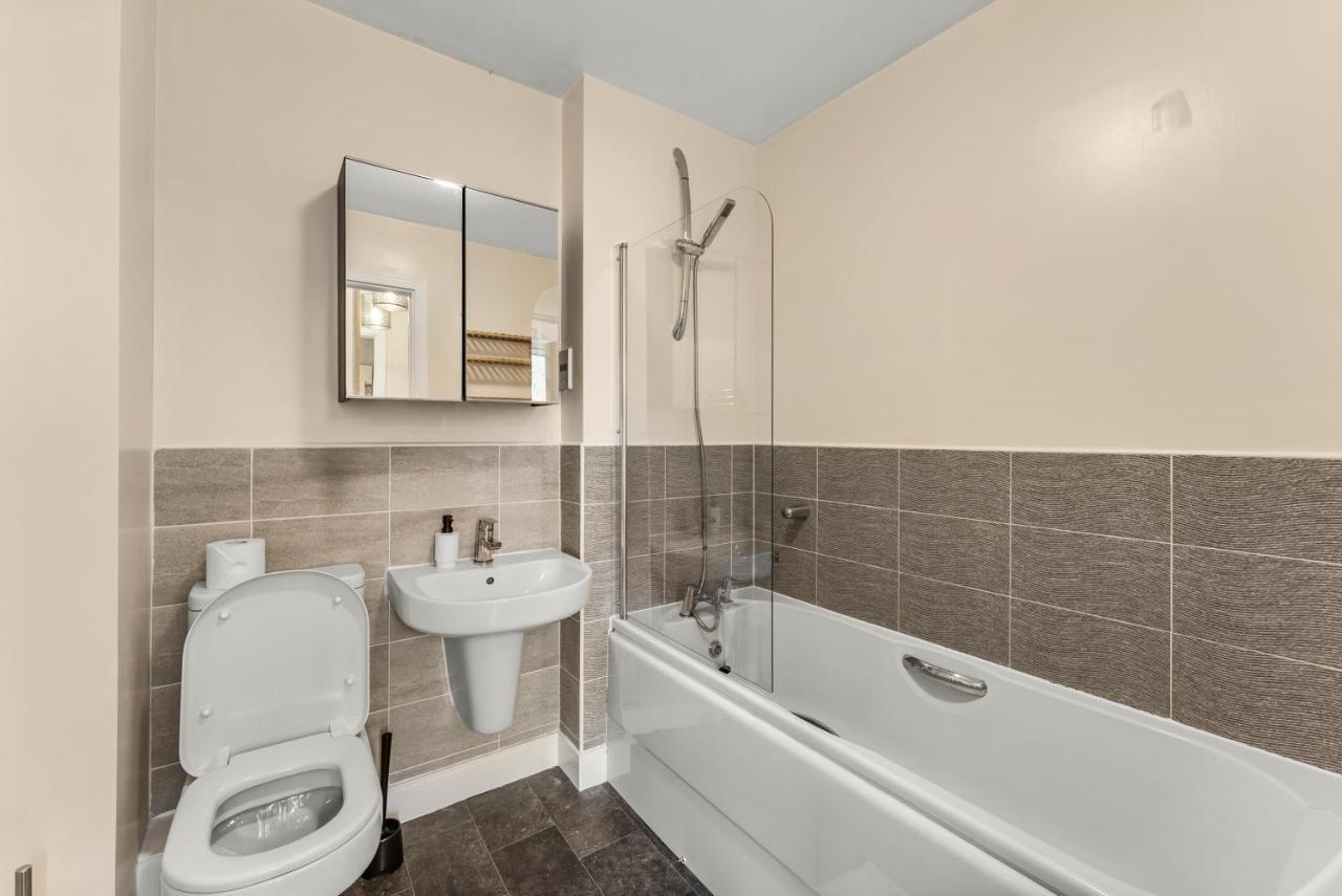 Beautiful 2 Bed In - Parking - Garden * Sheffield