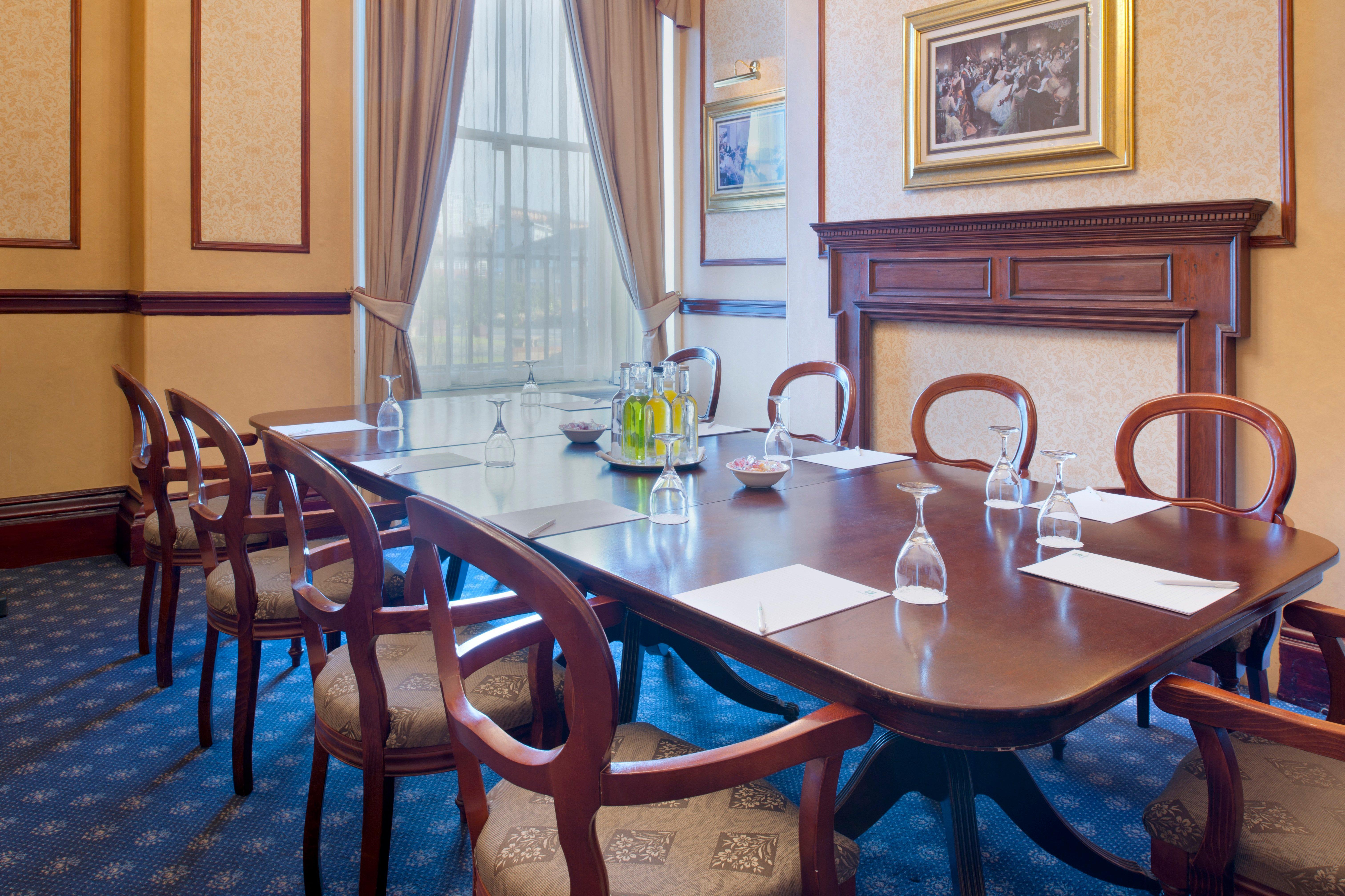 Crowne Plaza - By Ihg Hotel