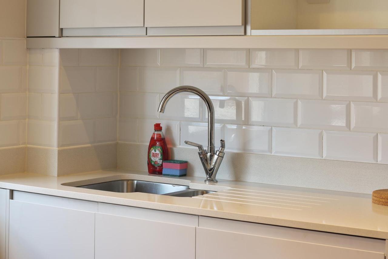 Modern 2-bed Apartment, Free Parking, Centre, Netflix & Pet Friendly - Hosted By Host Save Apartment Sheffield