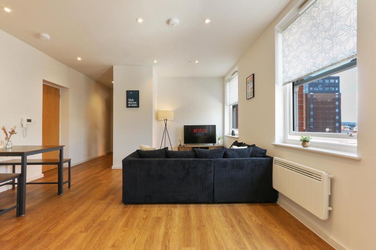 Modern 2-bed Apartment, Free Parking, Centre, Netflix & Pet Friendly - Hosted By Host Save Apartment