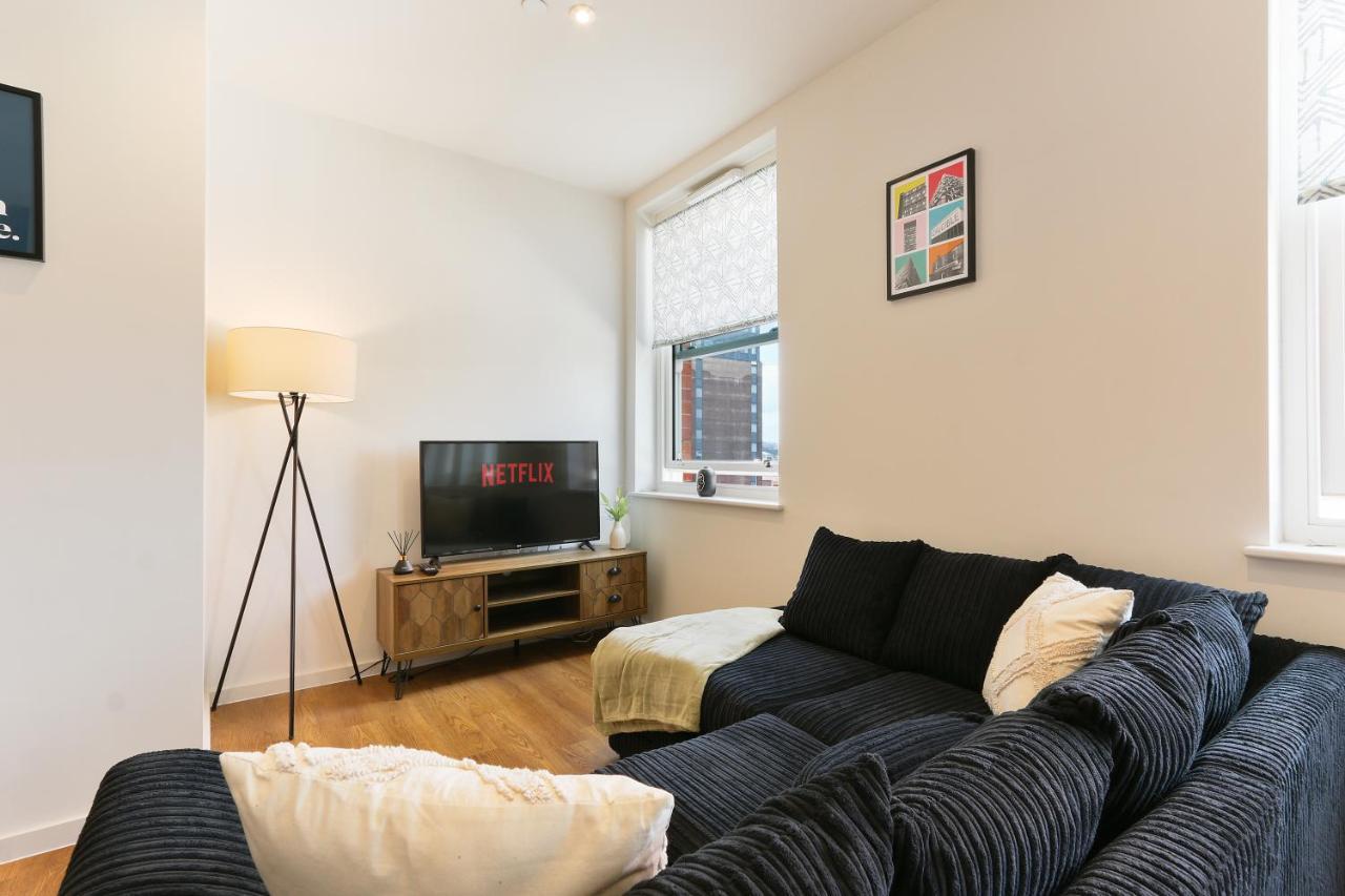 Modern 2-bed Apartment, Free Parking, Centre, Netflix & Pet Friendly - Hosted By Host Save Apartment *