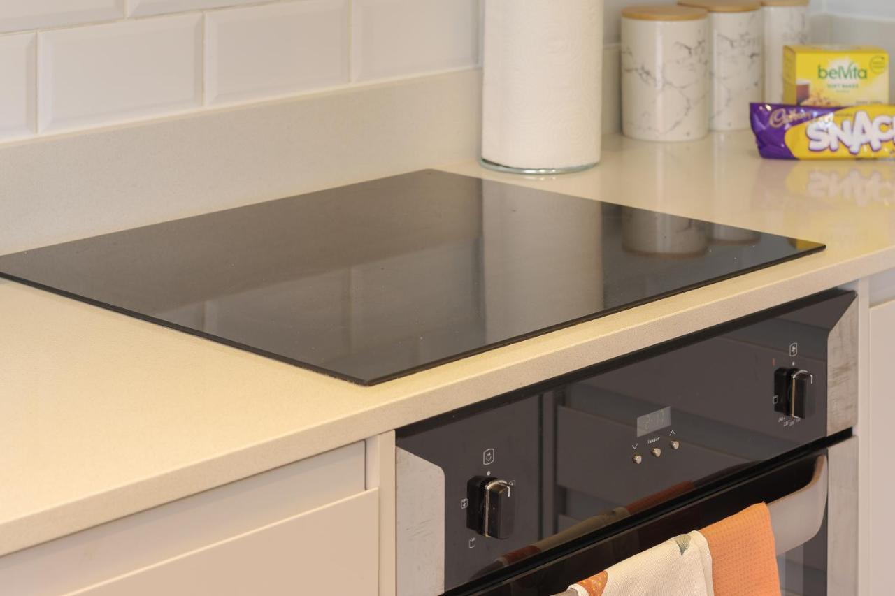 Modern 2-bed Apartment, Free Parking, Centre, Netflix & Pet Friendly - Hosted By Host Save Sheffield