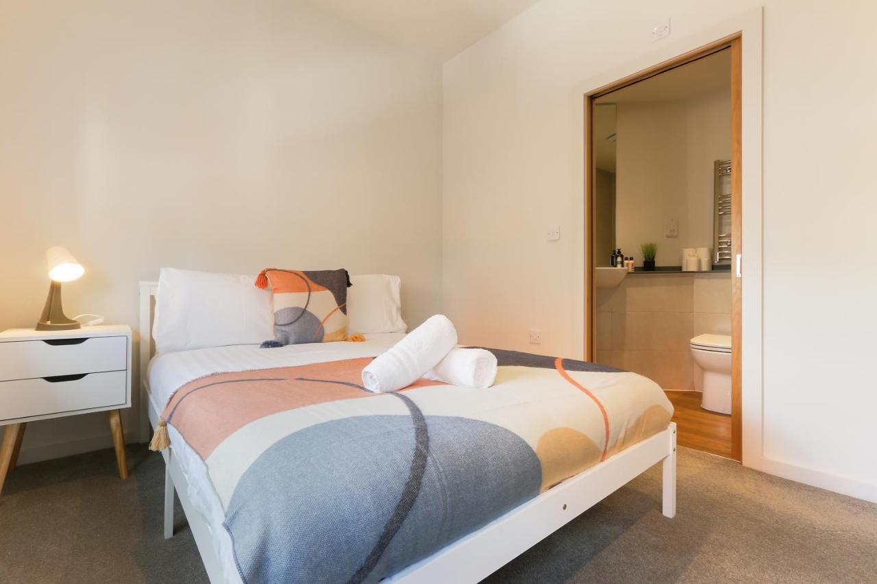 Apartment Modern 2-bed Apartment, Free Parking, Centre, Netflix & Pet Friendly - Hosted By Host Save *