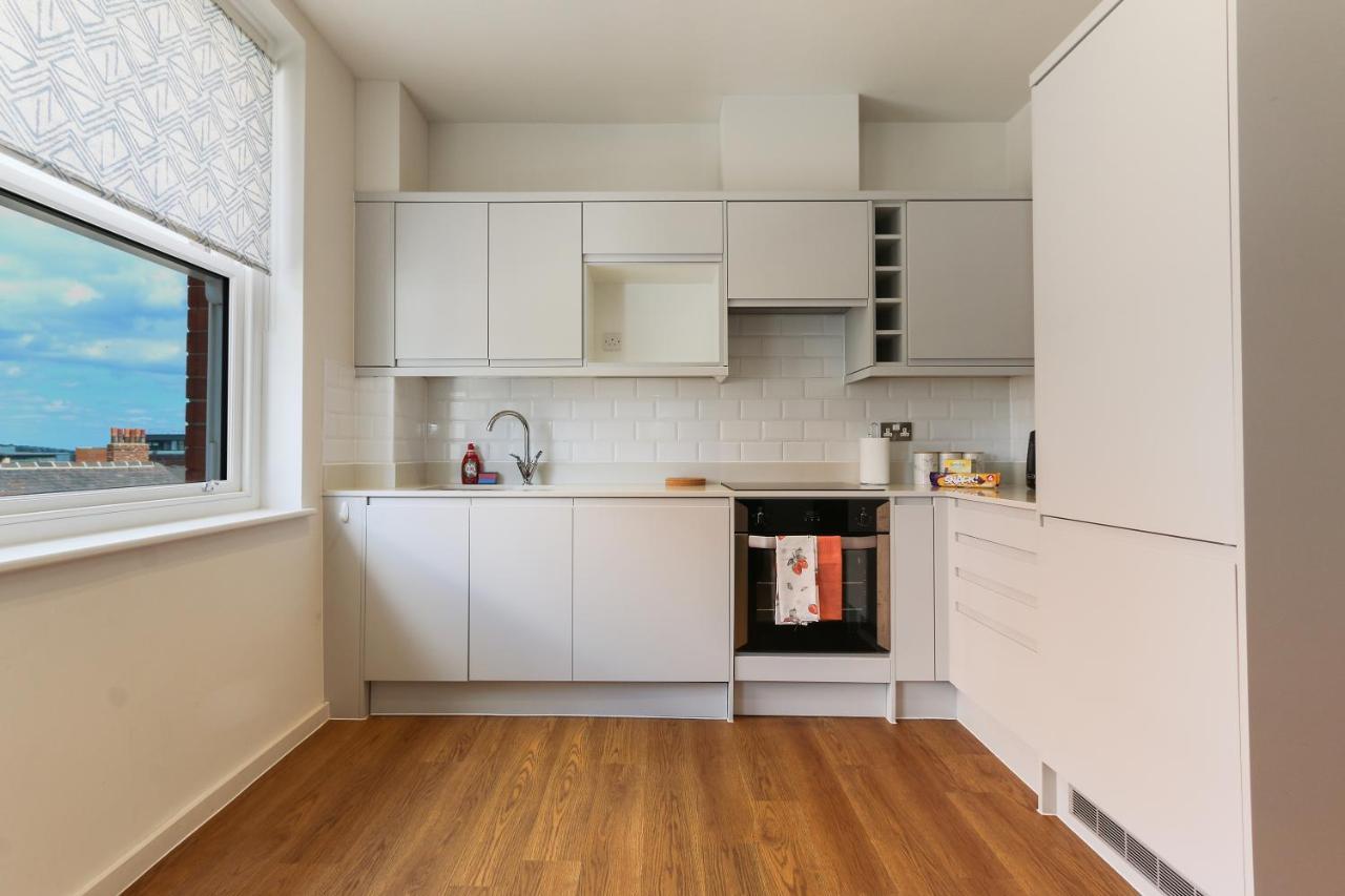 Apartment Modern 2-bed Apartment, Free Parking, Centre, Netflix & Pet Friendly - Hosted By Host Save
