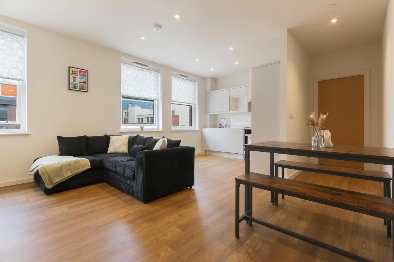 Modern 2-bed Apartment, Free Parking, Centre, Netflix & Pet Friendly - Hosted By Host Save Sheffield