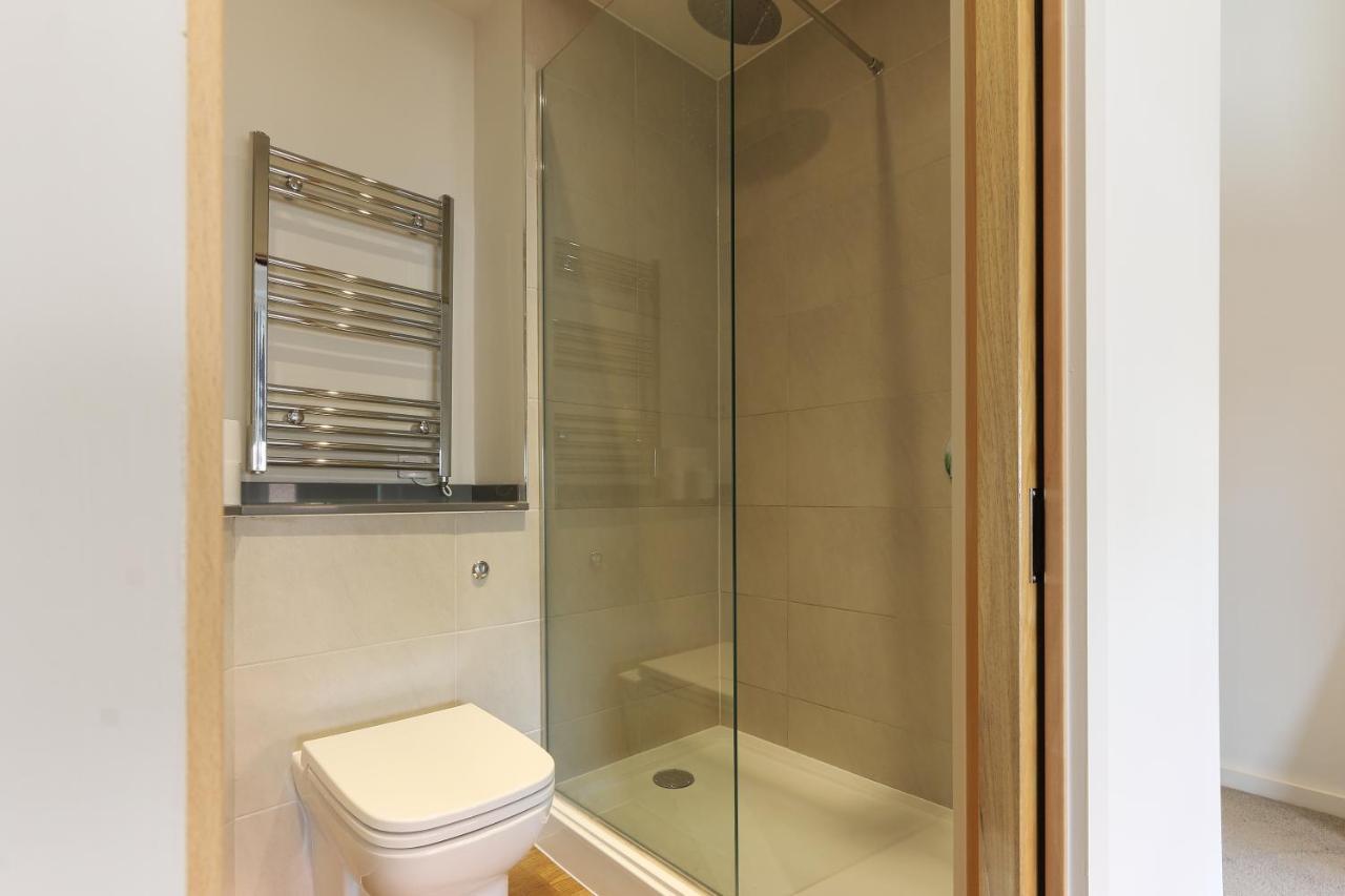 Apartment Modern 2-bed Apartment, Free Parking, Centre, Netflix & Pet Friendly - Hosted By Host Save