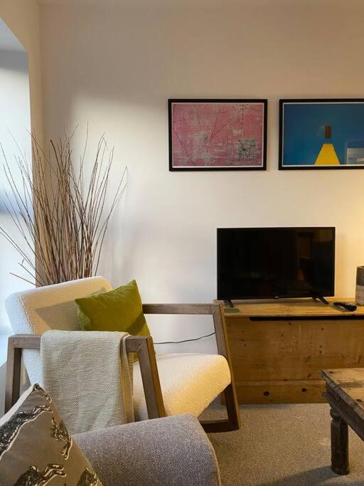 Stylish 3 Bedroom In Historic Centre Building