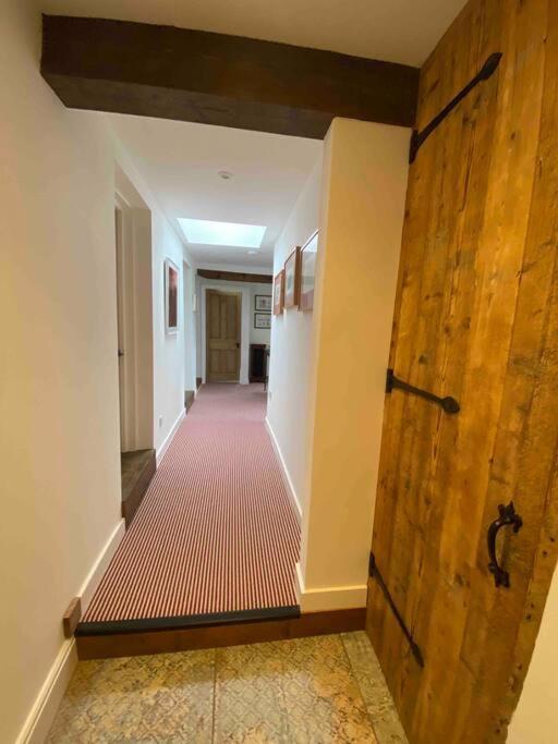 Stylish 3 Bedroom In Historic Centre Building Apartment