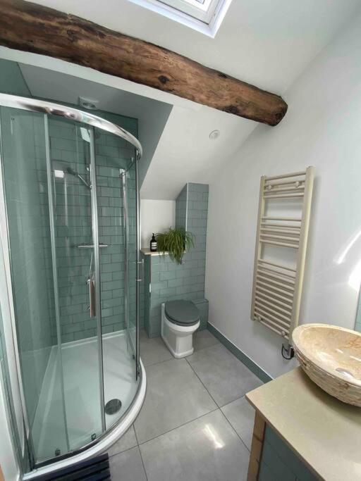 Stylish 3 Bedroom In Historic Centre Building Apartment Sheffield