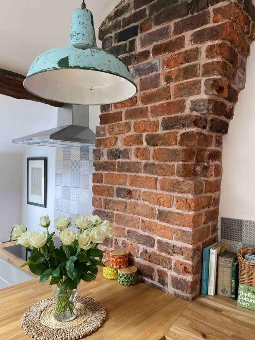 Stylish 3 Bedroom In Historic Centre Building Apartment Sheffield