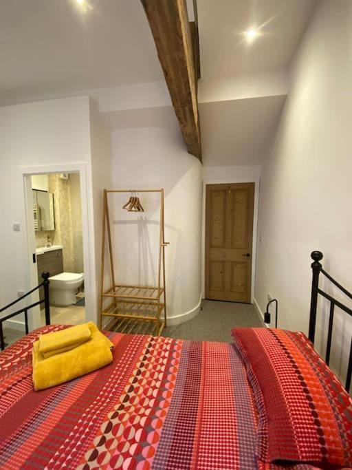 Stylish 3 Bedroom In Historic Centre Building Apartment *