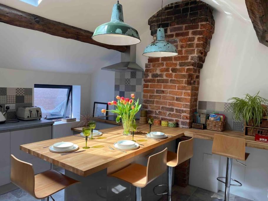 Apartment Stylish 3 Bedroom In Historic Centre Building *