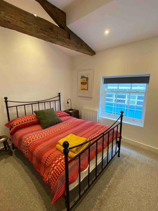 Stylish 3 Bedroom In Historic Centre Building *