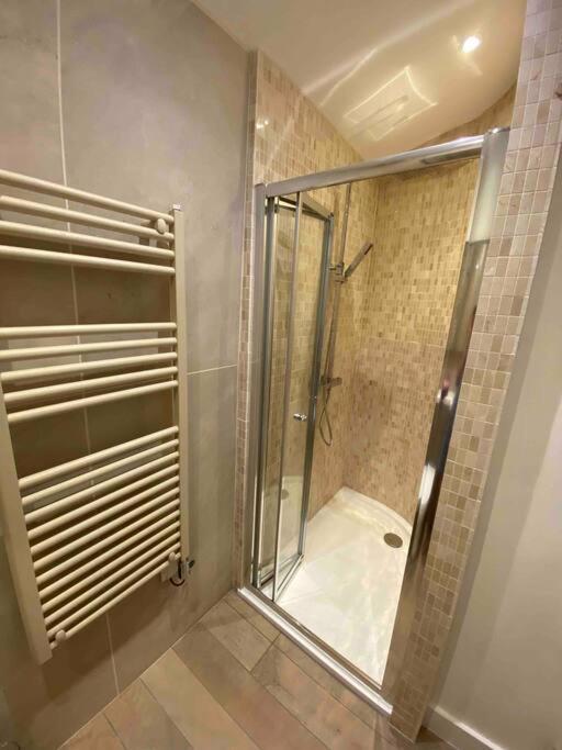 Stylish 3 Bedroom In Historic Centre Building