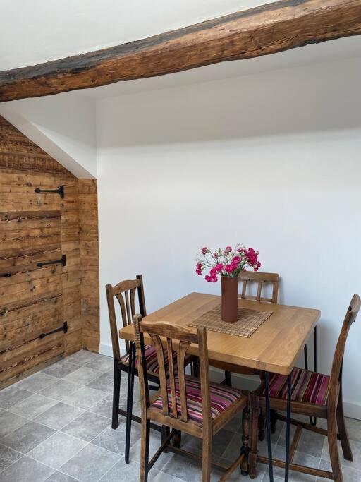 Stylish 3 Bedroom In Historic Centre Building Sheffield