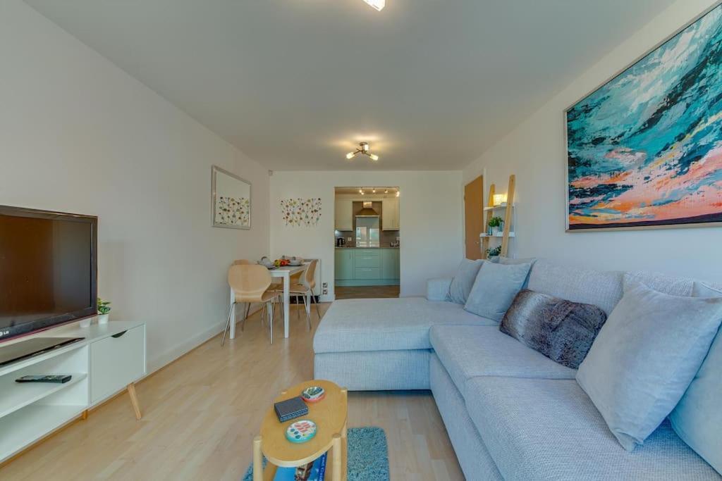Stunning Space In The 2br 2ba