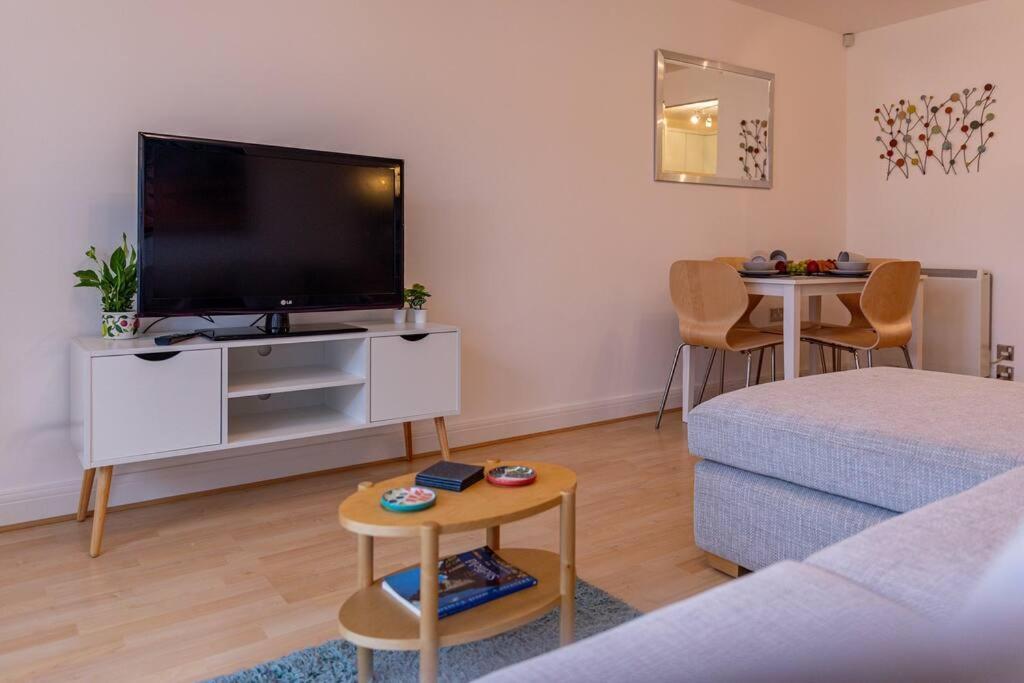 Apartment Stunning Space In The 2br 2ba Sheffield