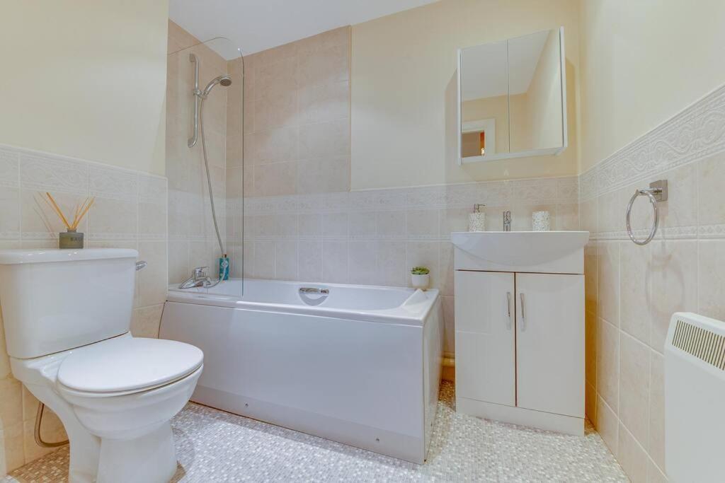 Stunning Space In The 2br 2ba *