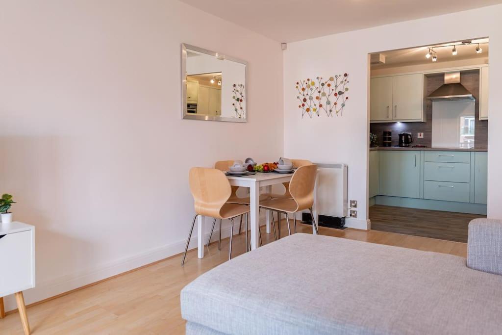 Apartment Stunning Space In The 2br 2ba Sheffield