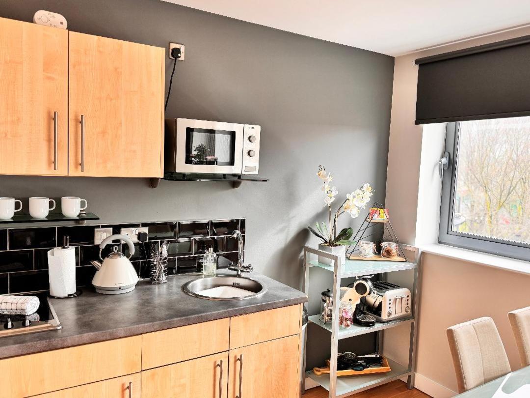 Perfectly Located Centre - West One With Free Wifi, Gym Access, Netflix