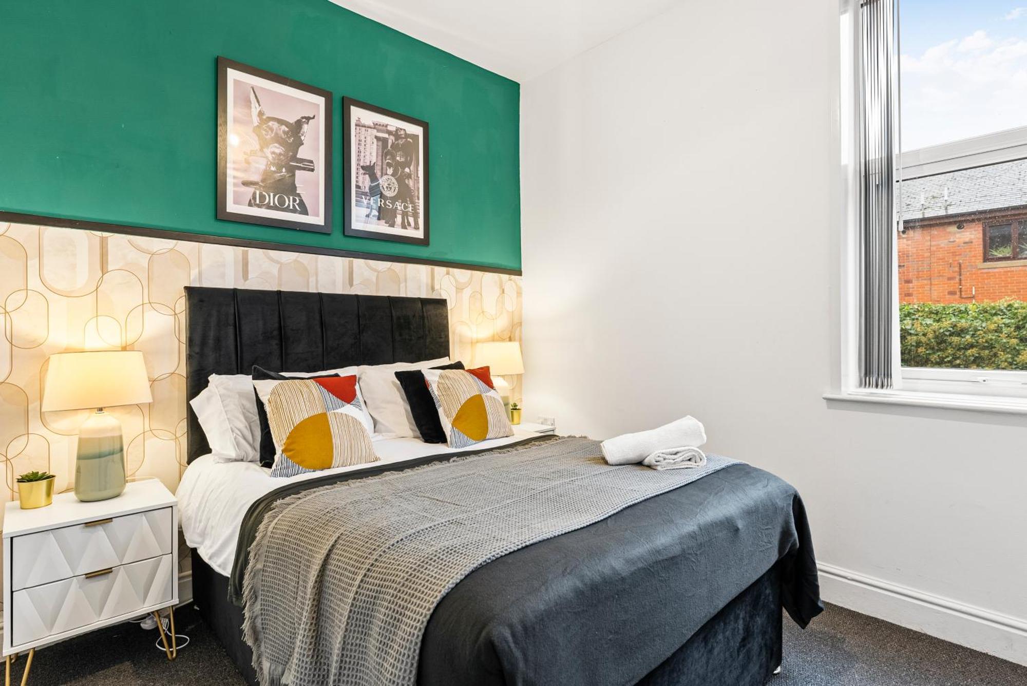 20 Percent Off! Stylish Abode Sleeps 12 Apartment *
