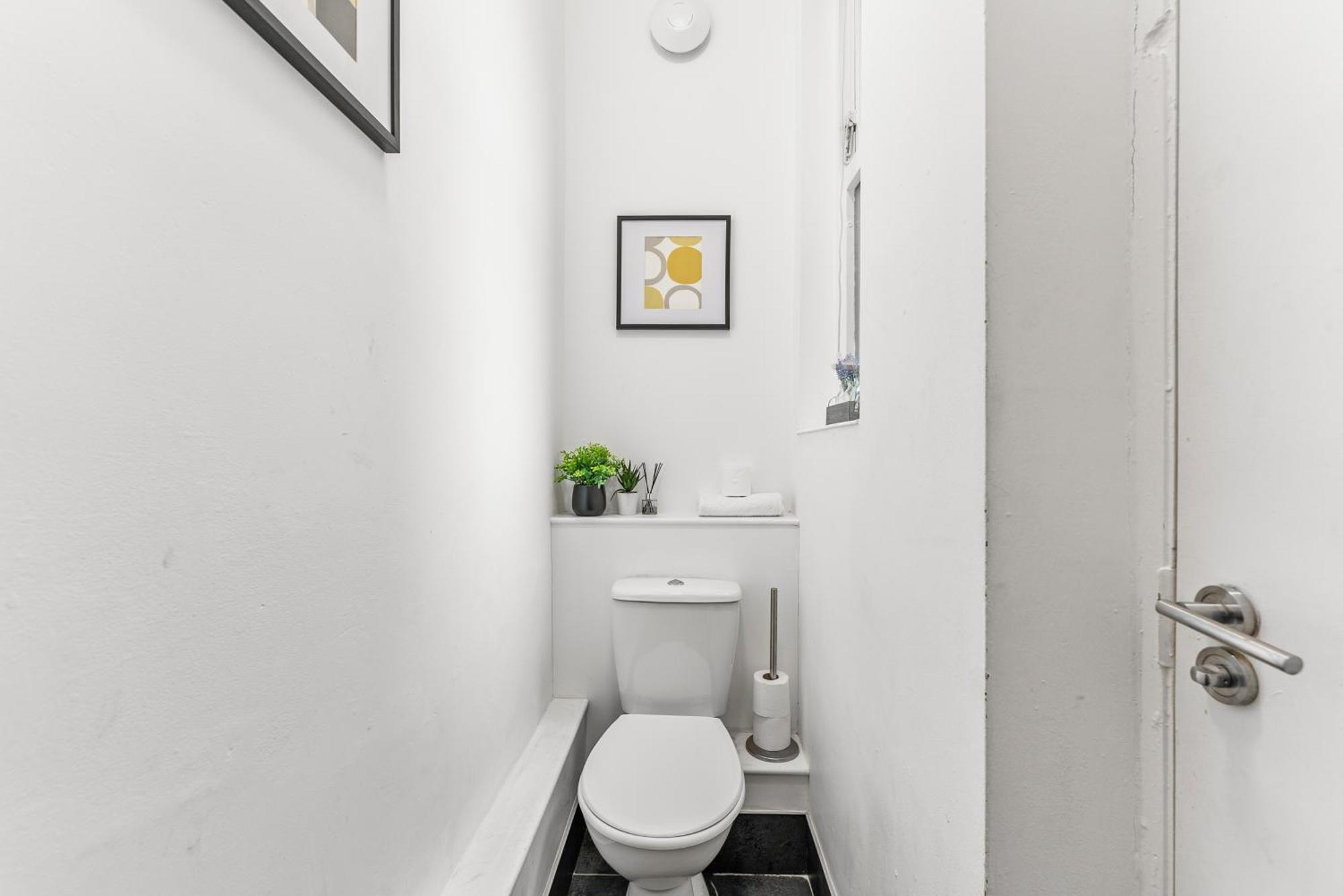 20 Percent Off! Stylish Abode Sleeps 12