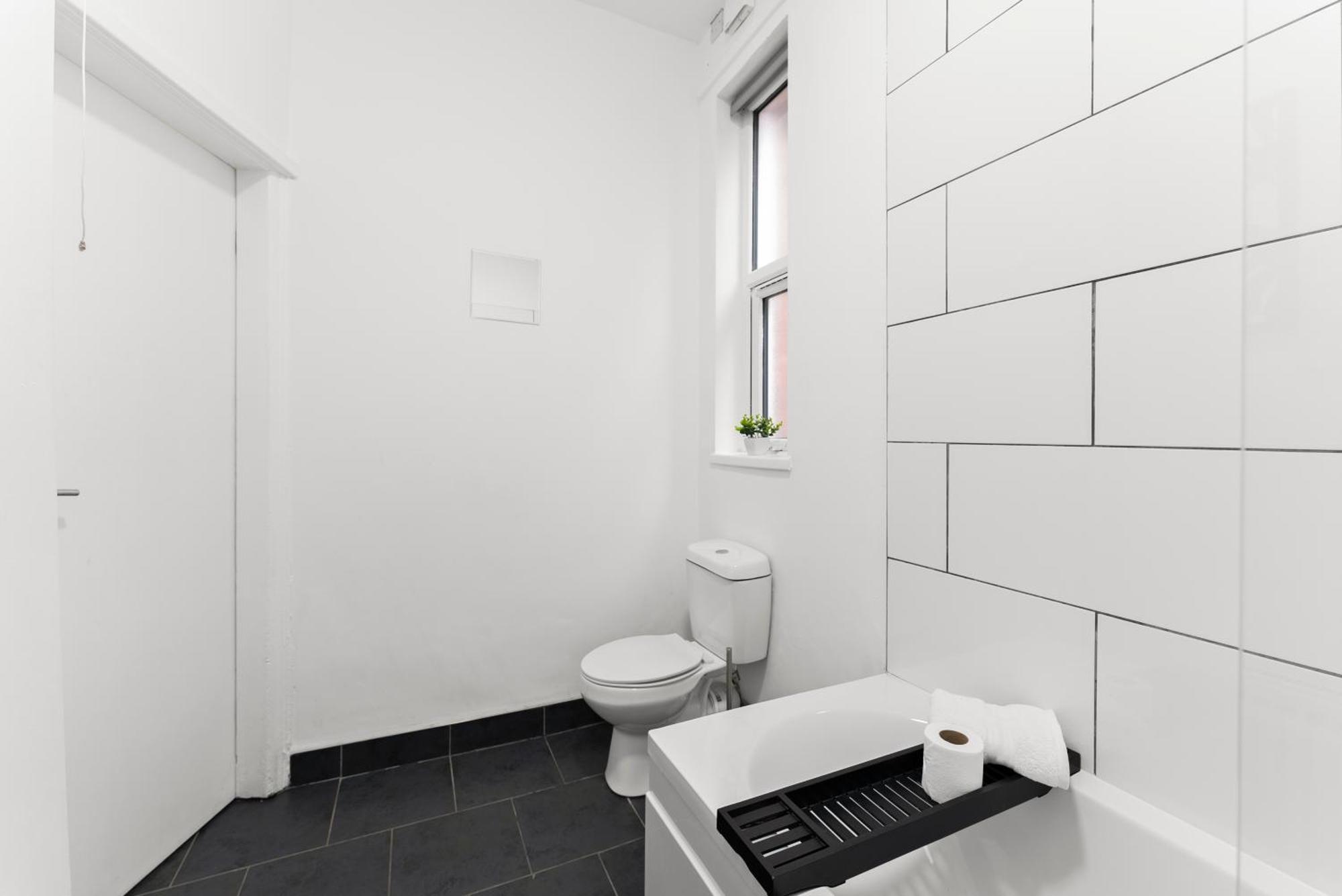 Apartment 20 Percent Off! Stylish Abode Sleeps 12 Sheffield
