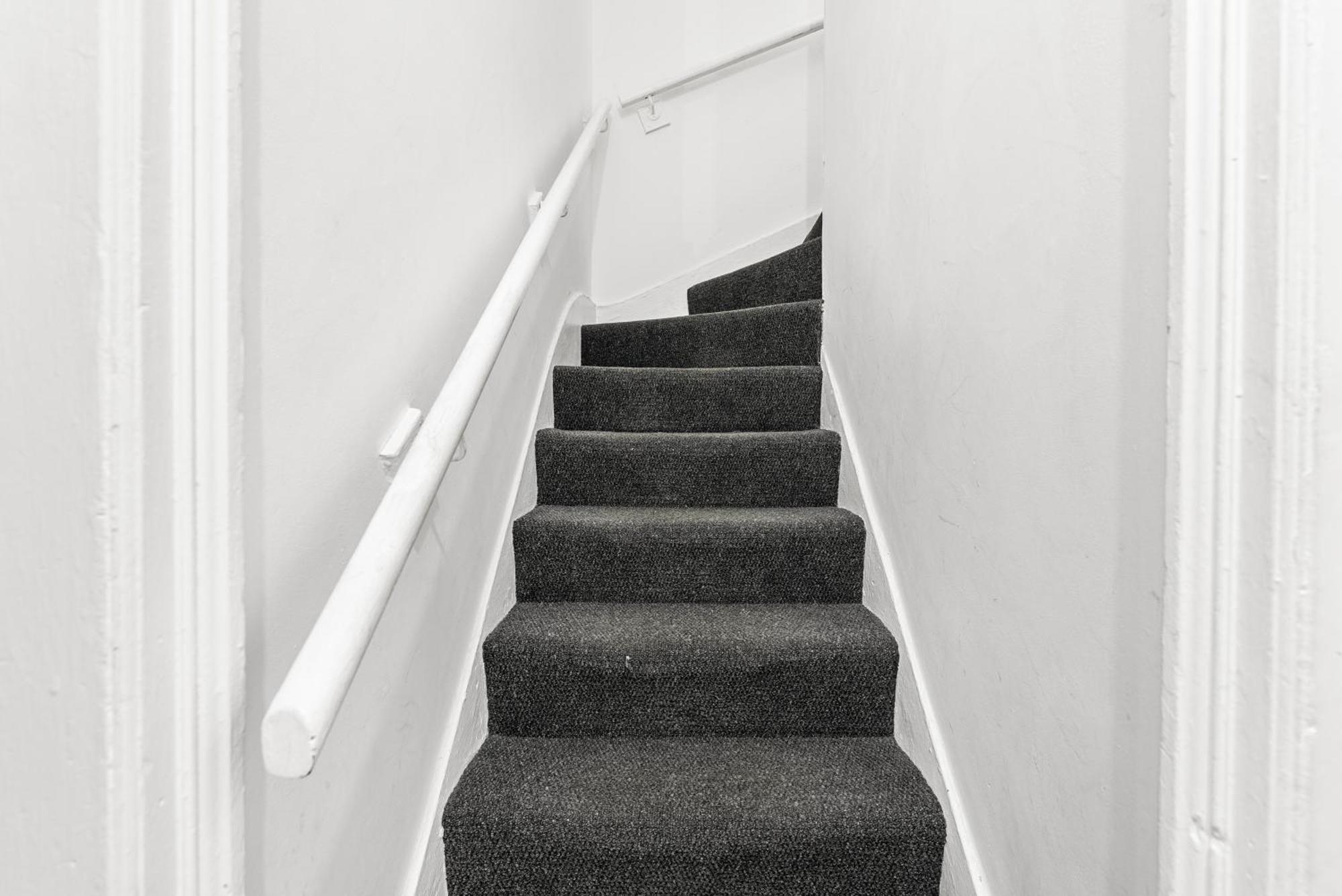 20 Percent Off! Stylish Abode Sleeps 12 Apartment Sheffield