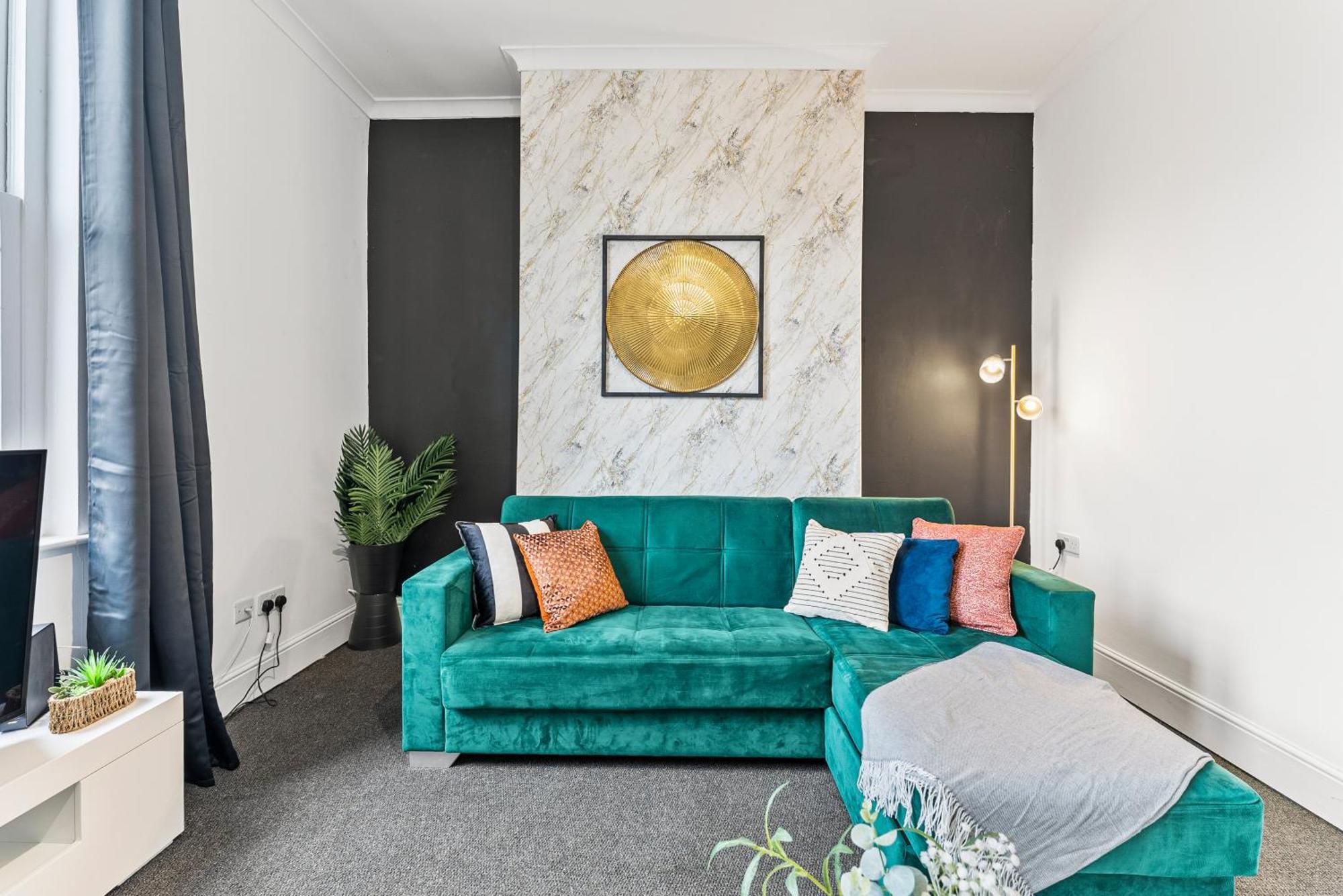 20 Percent Off! Stylish Abode Sleeps 12