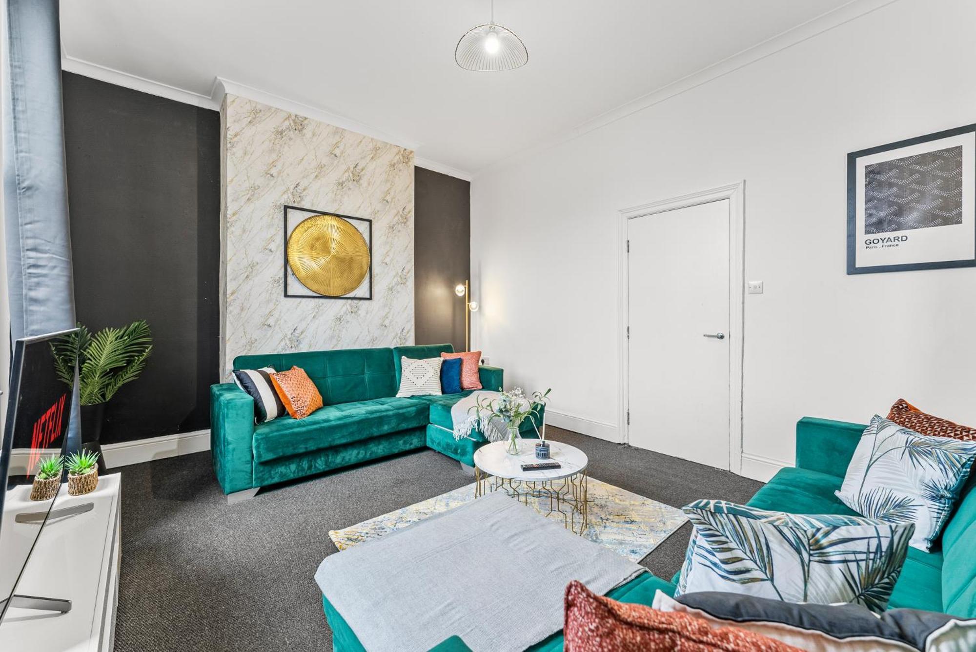 Apartment 20 Percent Off! Stylish Abode Sleeps 12 Sheffield