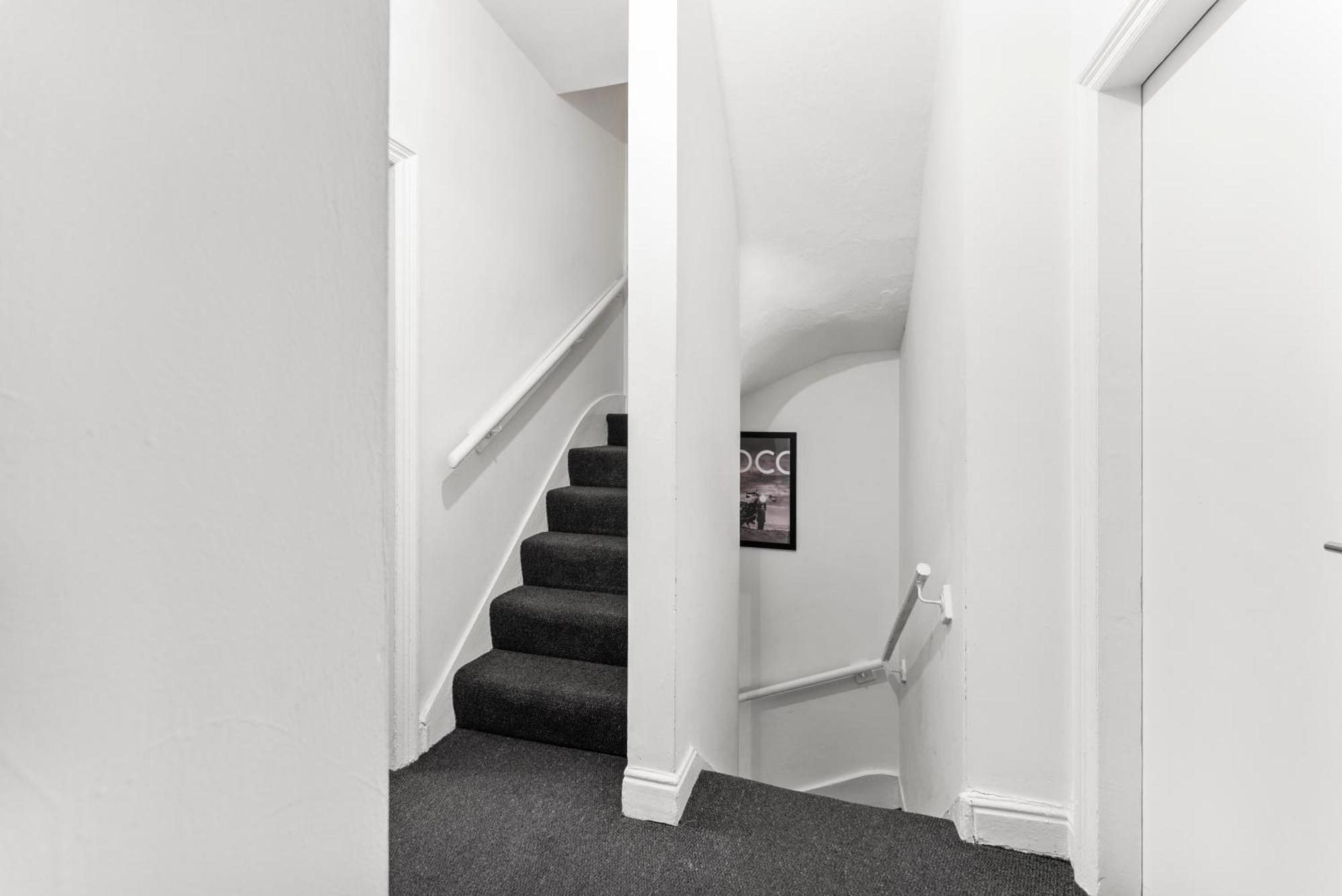 Apartment 20 Percent Off! Stylish Abode Sleeps 12 Sheffield