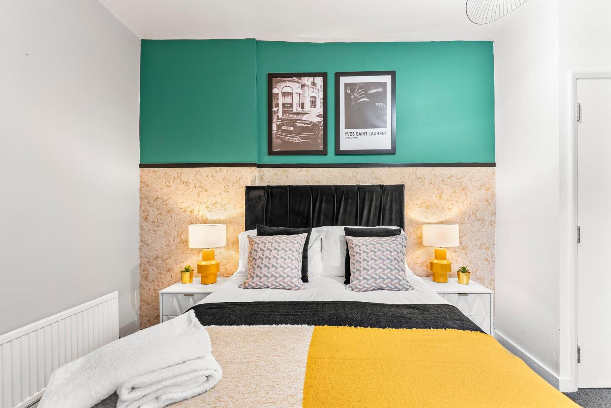 Apartment 20 Percent Off! Stylish Abode Sleeps 12