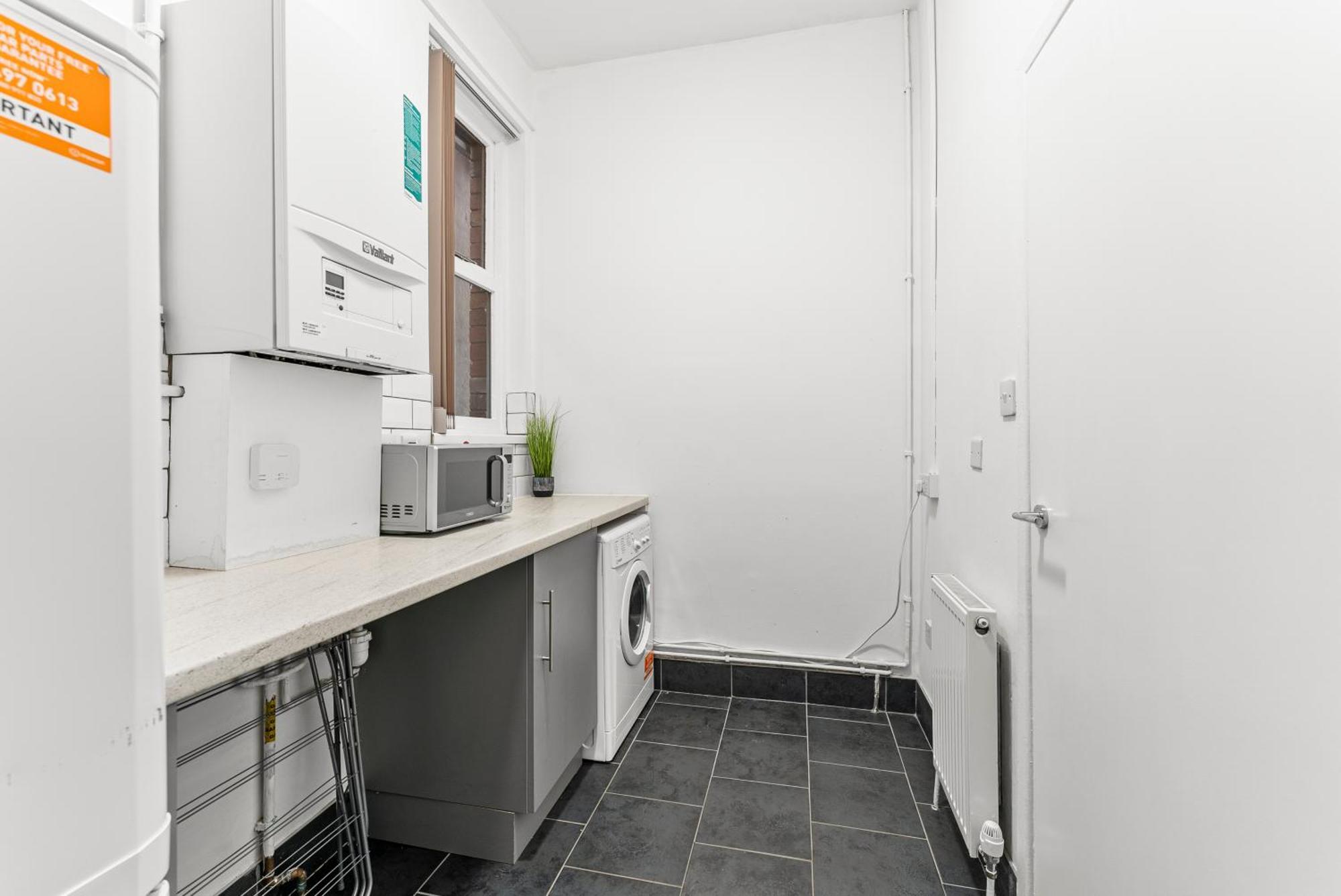 20 Percent Off! Stylish Abode Sleeps 12
