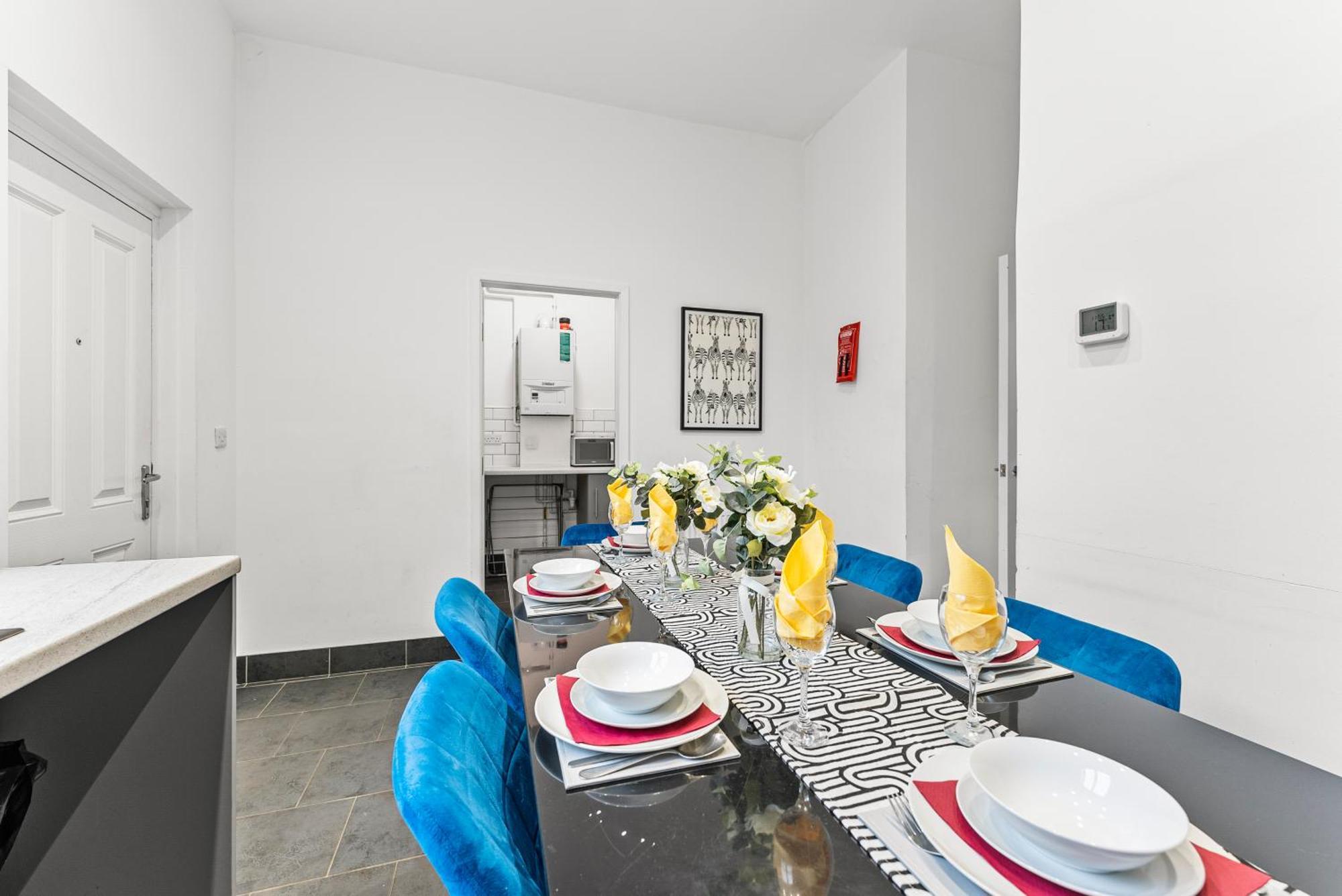 20 Percent Off! Stylish Abode Sleeps 12 Apartment Sheffield