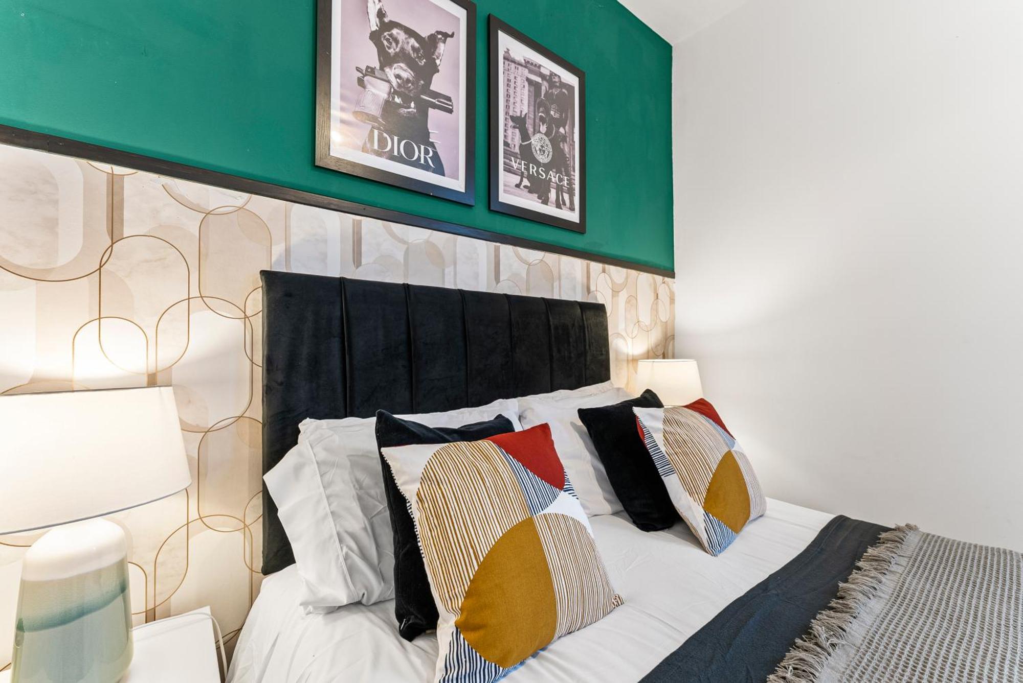 Apartment 20 Percent Off! Stylish Abode Sleeps 12
