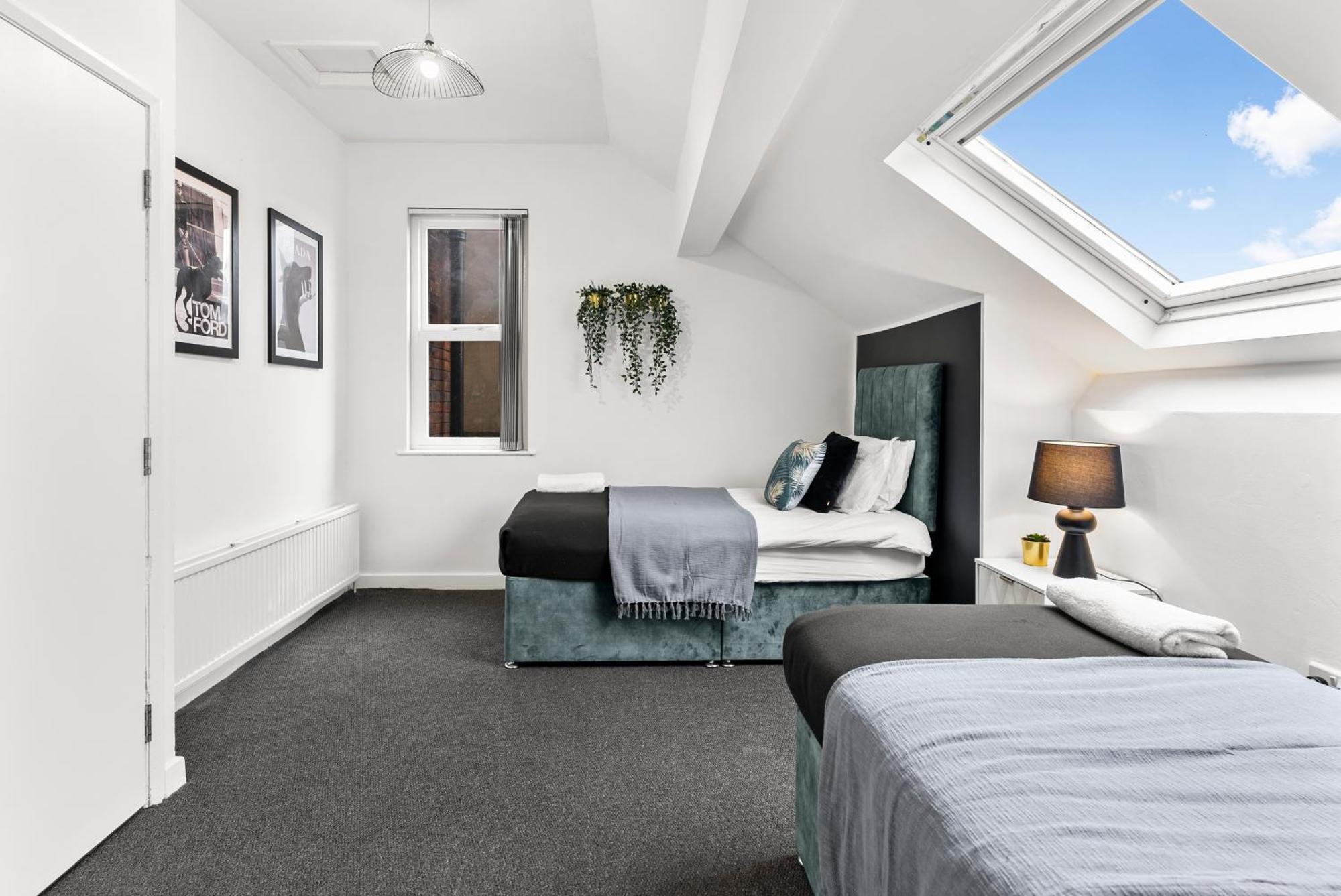 20 Percent Off! Stylish Abode Sleeps 12