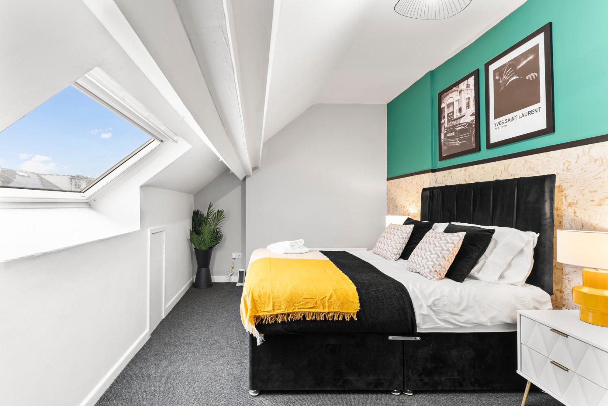 Apartment 20 Percent Off! Stylish Abode Sleeps 12