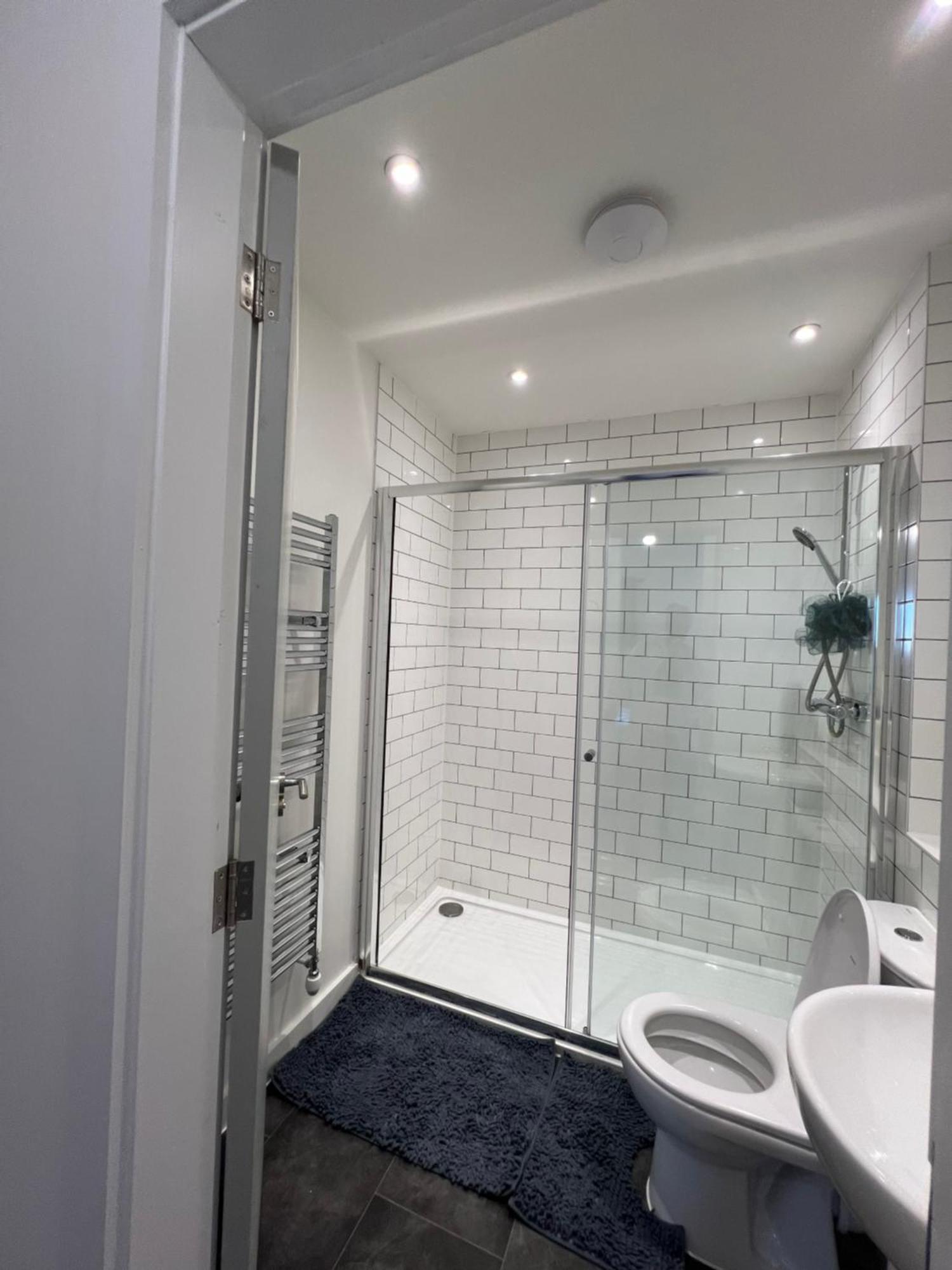 Holiday home New Peaceful Luxury With Free Parkingwifi